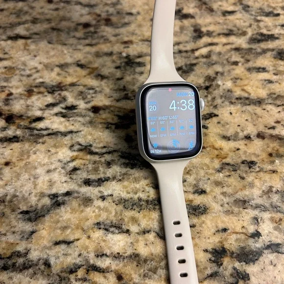 Apple Watch Series 8 45MM aluminum Silver